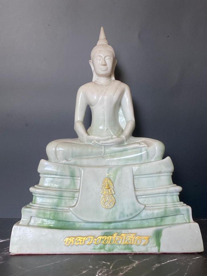 Thaise Boeddha Luang Phor Sothon – marmerlook beeld, Huis en Inrichting, Woonaccessoires | Boeddhabeelden, Zo goed als nieuw, Ophalen of Verzenden