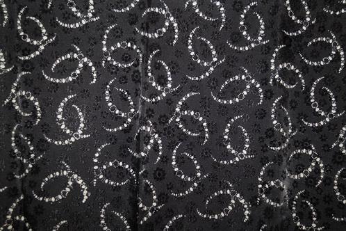 stipwerk op gebloemde zwarte zijde; Staphorster klederdracht, Antiek en Kunst, Antiek | Kleden en Textiel, Ophalen of Verzenden