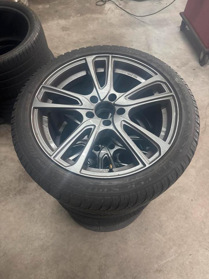 18 inch Winterset Dunlop 245/40/18 - mercedes a klasse, Auto-onderdelen, Banden en Velgen, Banden en Velgen, Winterbanden, 18 inch
