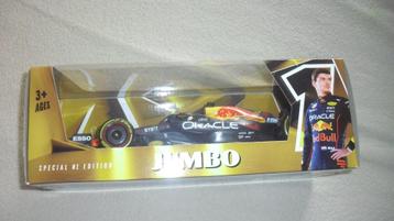 Max Verstappen Raceauto 2022 schaal 1-24 beschikbaar voor biedingen