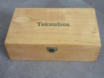 XL houten tekendoos beschikbaar voor biedingen