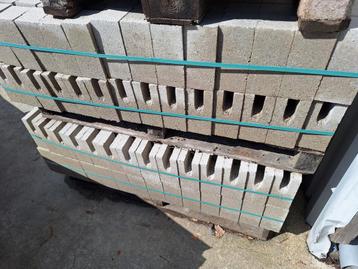 Partij  672 stuks beton stenen blokken 9x9x19cm BIEDEN beschikbaar voor biedingen