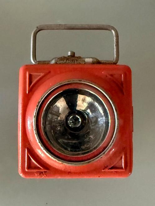 Vintage Rode Zaklamp / Lantaarn - RCA - Jaren '30 Stijl, Caravans en Kamperen, Zaklampen, Gebruikt, Batterij, Ophalen of Verzenden