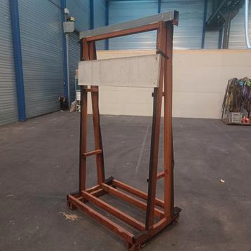 Glazen Bok - Stevig 205*125*80 cm beschikbaar voor biedingen