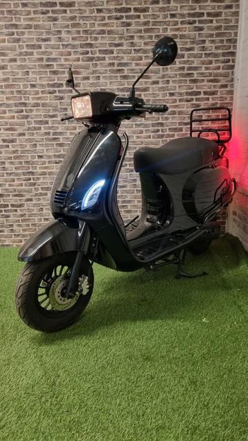 Zeer nette La Souris Sourini RS brommer vespa look 2022! beschikbaar voor biedingen