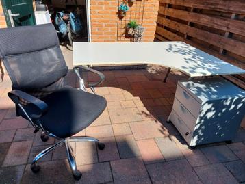 Prachtig hoekbureau 160x120 / ladekast / bureaustoel 