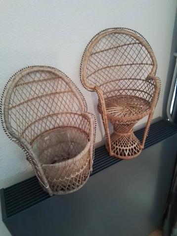 2 x  Rieten Poppen-/Plantenstoeltjes samen 5 euro  beschikbaar voor biedingen