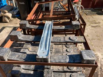 IJzeren IBC standaards en kunstof pallets voor onder IBC’s beschikbaar voor biedingen