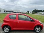 Toyota Aygo 1.0-12V + Automaat / APK / Airco / NAP / Navi /, Auto's, Stof, Gebruikt, 4 stoelen, 68 pk