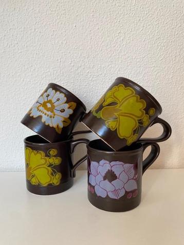 Vintage Keramiek Mokken met Bloemmotief - Set van 4 beschikbaar voor biedingen