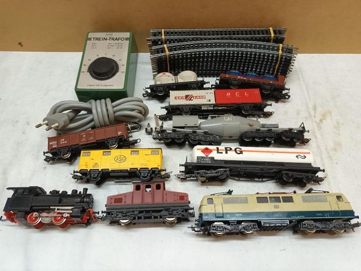 LIMA  TREIN MET E LOK  EN DIV GOEDEREN WAGONS EN RAILS, Hobby en Vrije tijd, Modeltreinen | H0, Gebruikt, Treinset, Gelijkstroom