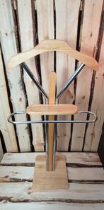 Stijlvolle houten dressboy met metalen accenten, 100 tot 150 cm, Ophalen of Verzenden, Zo goed als nieuw, Staande kapstok