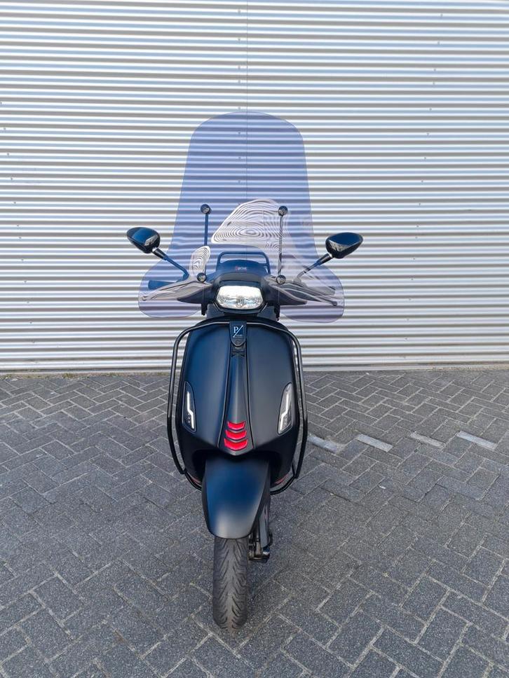 Vespa sprint, Fietsen en Brommers, Brommers | Vespa, Zo goed als nieuw, Ophalen of Verzenden