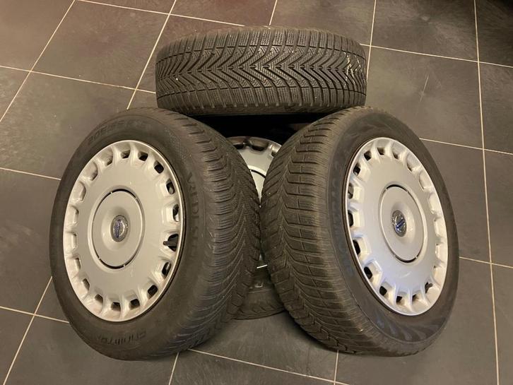 Winterbanden op stalen velgen 16 inch Volvo V40/V50/V60/S60, Auto-onderdelen, Banden en Velgen, Band(en), Winterbanden, 16 inch