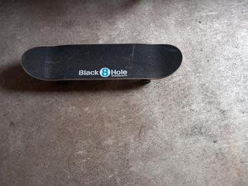 black 8 hole skateboard beschikbaar voor biedingen