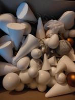 Gratis Knutseldoos met Piepschuim kegels, ballen, etc, Ophalen, Zo goed als nieuw