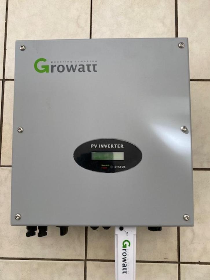 Growatt Omvormer 4200MTL-S, Doe-het-zelf en Verbouw, Zonnepanelen en Toebehoren, Gebruikt, Compleet systeem, 200 wattpiek of meer