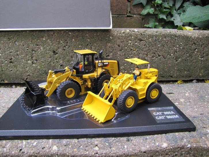 Diecast Masters Caterpillar 966A en 966M wheel loader set., Hobby en Vrije tijd, Modelauto's | 1:50, Nieuw, Bus of Vrachtwagen