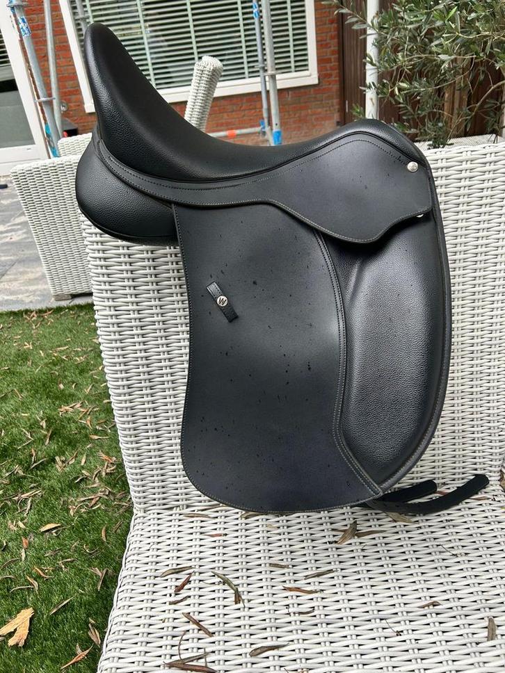 Wintec 500 dressuurzadel HART 17.5 inch praktisch nog nieuw, Dieren en Toebehoren, Paarden en Pony's | Zadels, Zo goed als nieuw