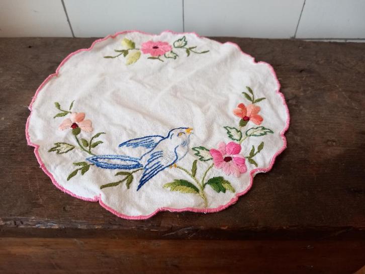 vintage Frans borduurwerk zwaluw brocante decoratie kleedje, Antiek en Kunst, Curiosa en Brocante, Ophalen
