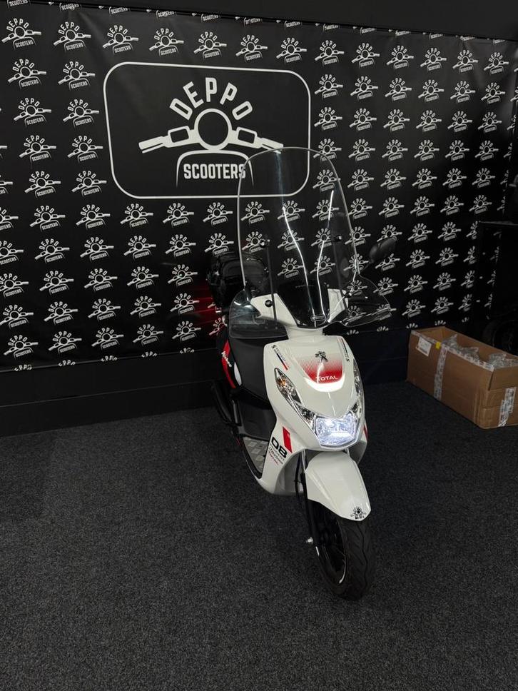 Peugeot kisbee 2020, Fietsen en Brommers, Brommers | Peugeot, Zo goed als nieuw, Overige modellen, Maximaal 45 km/u, Ophalen