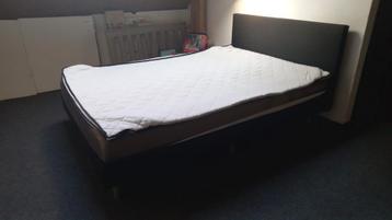 Twee persoons bed  beschikbaar voor biedingen