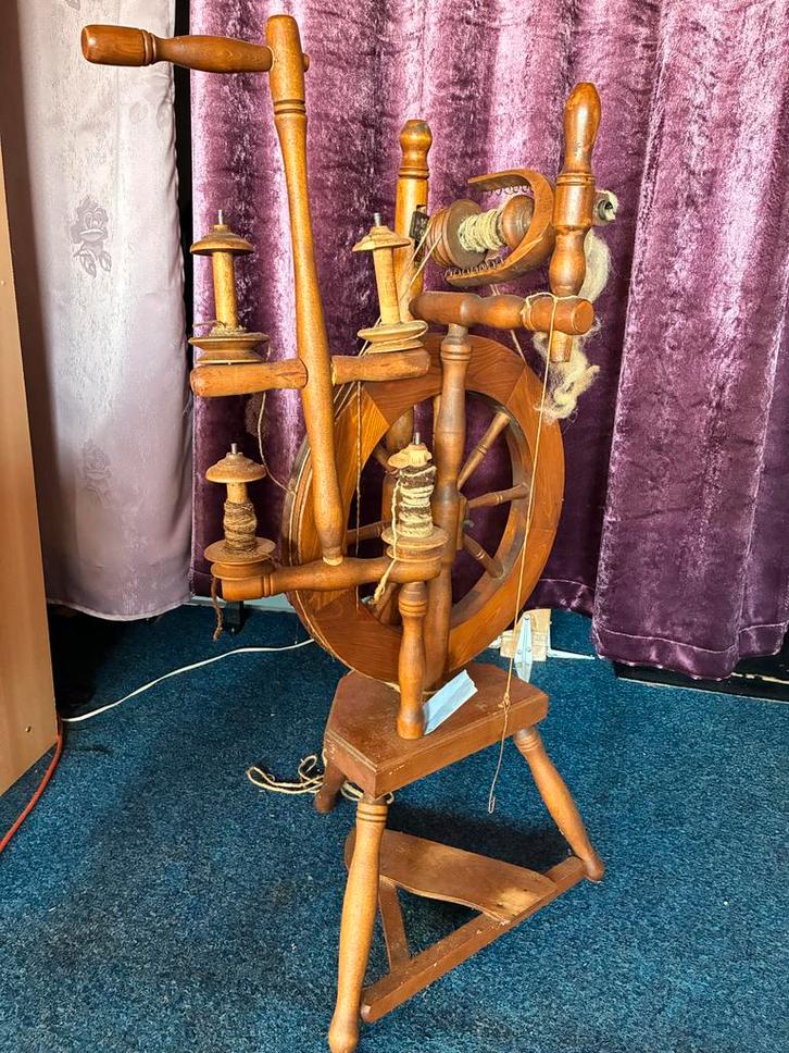 Antiek goed werkend Schippertje Spinnewiel, Hobby en Vrije tijd, Spinnewielen en Spinnen, Gebruikt, Spinnewiel, Ophalen