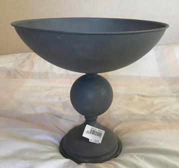 Decoratie schaal van metaal beschikbaar voor biedingen