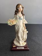 G. Armani Figuur - Vrouw met Bloemen, Antiek en Kunst, Kunst | Beelden en Houtsnijwerken, Ophalen of Verzenden