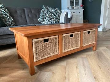 Unieke teakhouten salontafel 140x69x50 (LxBxH) beschikbaar voor biedingen