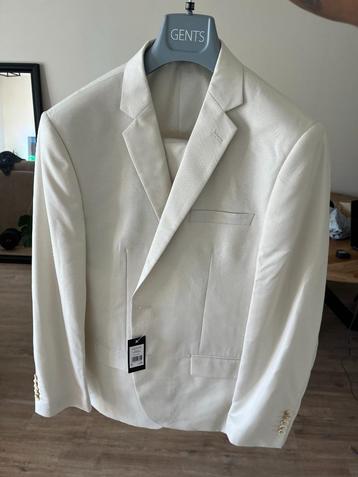 Ivoorwit herenpak en extra zwarte broek beschikbaar voor biedingen