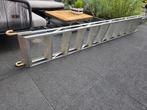 Metalen ladder met 11 treden en haken, Doe-het-zelf en Verbouw, Ladders en Trappen, Ophalen, Gebruikt, Ladder, 2 tot 4 meter