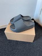 YEEZY SLIDE ORIGINEEL! Maat 40 1/2, Kleding | Heren, Schoenen, Ophalen, Zo goed als nieuw, Zwart