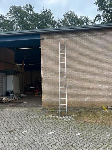 Ladder 4-5 meter beschikbaar voor biedingen