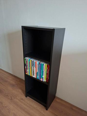 2 kleine boekenkasten beschikbaar voor biedingen
