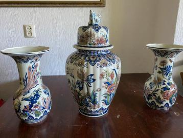 Vazen. Kaststel beschikbaar voor biedingen