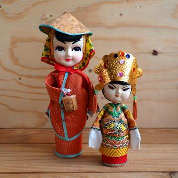 Twee Chinese popjes beschikbaar voor biedingen