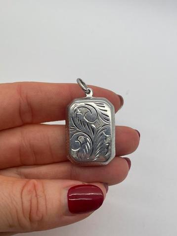 A141 Prachtige zilveren medaillion hanger beschikbaar voor biedingen