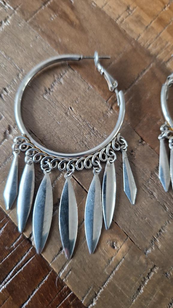 Set oorbellen. ZGAN. Boho, Sieraden, Tassen en Uiterlijk, Oorbellen, Zo goed als nieuw, Hangers, Overige materialen, Ophalen of Verzenden