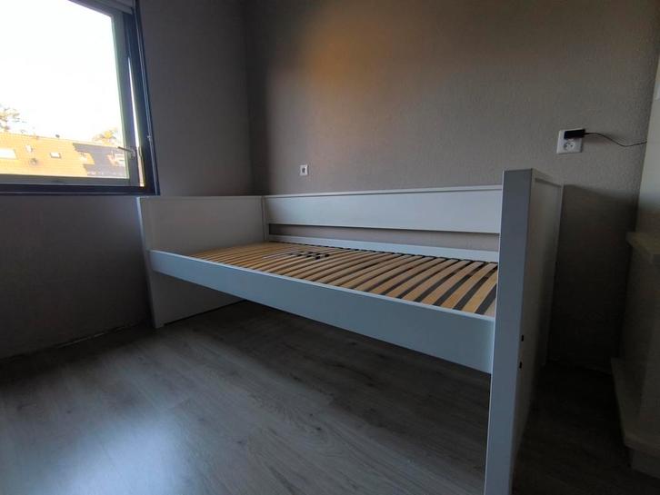 Bed 90x200 inclusief lattenbodem, Kinderen en Baby's, Kinderkamer | Bedden, Zo goed als nieuw, 180 cm of meer, 85 tot 100 cm, Lattenbodem