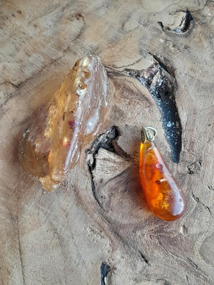 Barnsteen ruw + Barnsteen hanger., Verzamelen, Mineralen en Fossielen, Mineraal, Ophalen of Verzenden