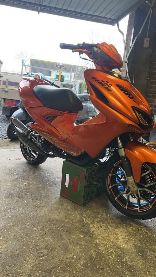 Aerox MHR 6T 70cc gereviseerd UNIEKE VELGEN €1900 IS WEG, Fietsen en Brommers, Scooters | Yamaha, Nieuw, Aerox, Tweetakt, Ophalen