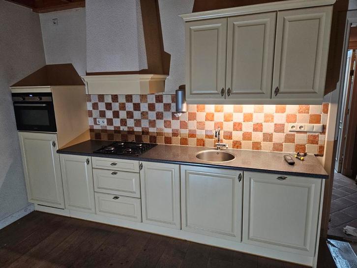 Tulp, landelijke keuken T.e.a.b., Huis en Inrichting, Keuken | Complete keukens, Gebruikt, Enkelwandige keuken, Hout, Ophalen of Verzenden