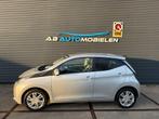 Toyota Aygo 1.0 VVT-i x-sport CAMERA / CRUISE CONTROL, Voorwielaandrijving, Gebruikt, Met garantie (alle), 4 stoelen