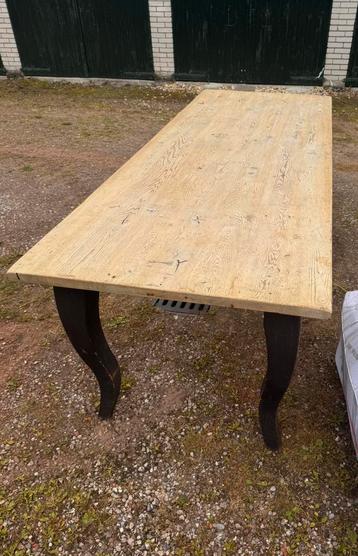 6 persoons tafel beschikbaar voor biedingen
