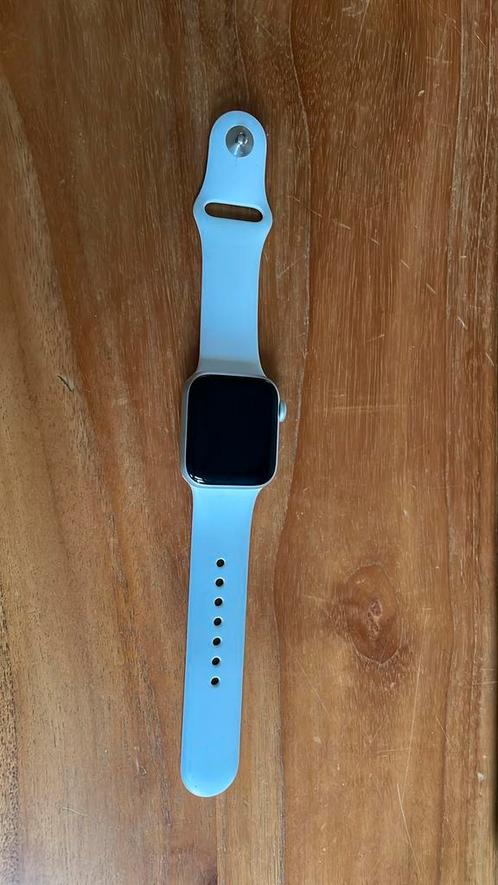 Apple watch 6 GPS zilver met wit sportbandje, perfecte staat, Sieraden, Tassen en Uiterlijk, Smartwatches, Zo goed als nieuw, iOS