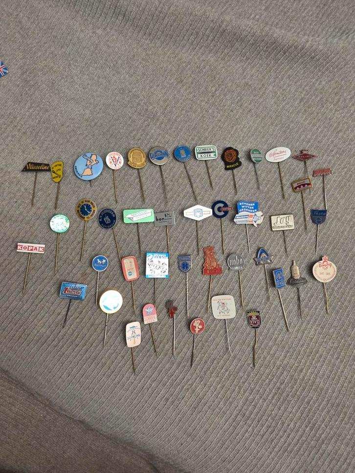 Vintage Reclamepins - Groot Lot (42 stuks '50/'60), Verzamelen, Speldjes, Pins en Buttons, Gebruikt, Speldje of Pin, Merk, Verzenden