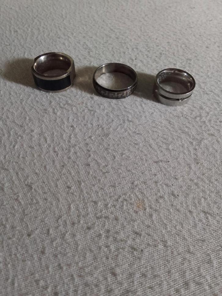 Zilverkleurige ringen, Sieraden, Tassen en Uiterlijk, Ringen, Gebruikt, Dame of Heer, Zilver, IJzer of Staal, Ophalen