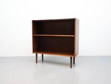 Vintage boekenkast beschikbaar voor biedingen