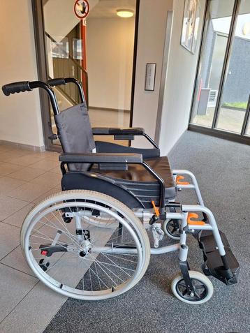 Rolstoel Lichtgewicht aluminium lees beschrijving goedestaat beschikbaar voor biedingen